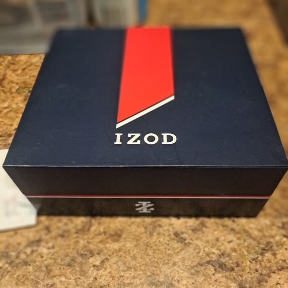 IZOD AUTHENTIC WRIST WATCH - Picture 4 of 8